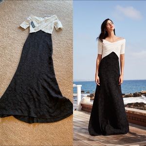 New with tag Tadashi Shoji Hudson Off the shoulder Crepe Gown Size 2